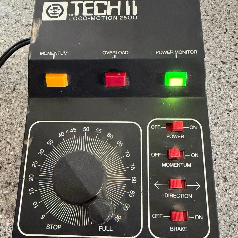 MRC Tech II Loco-Motion 2500 DC Power Pack